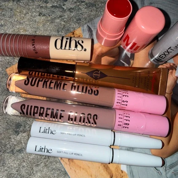 Assorted Women’s Name brand lipstick/lipgloss BUNDLE! - Picture 2 of 5